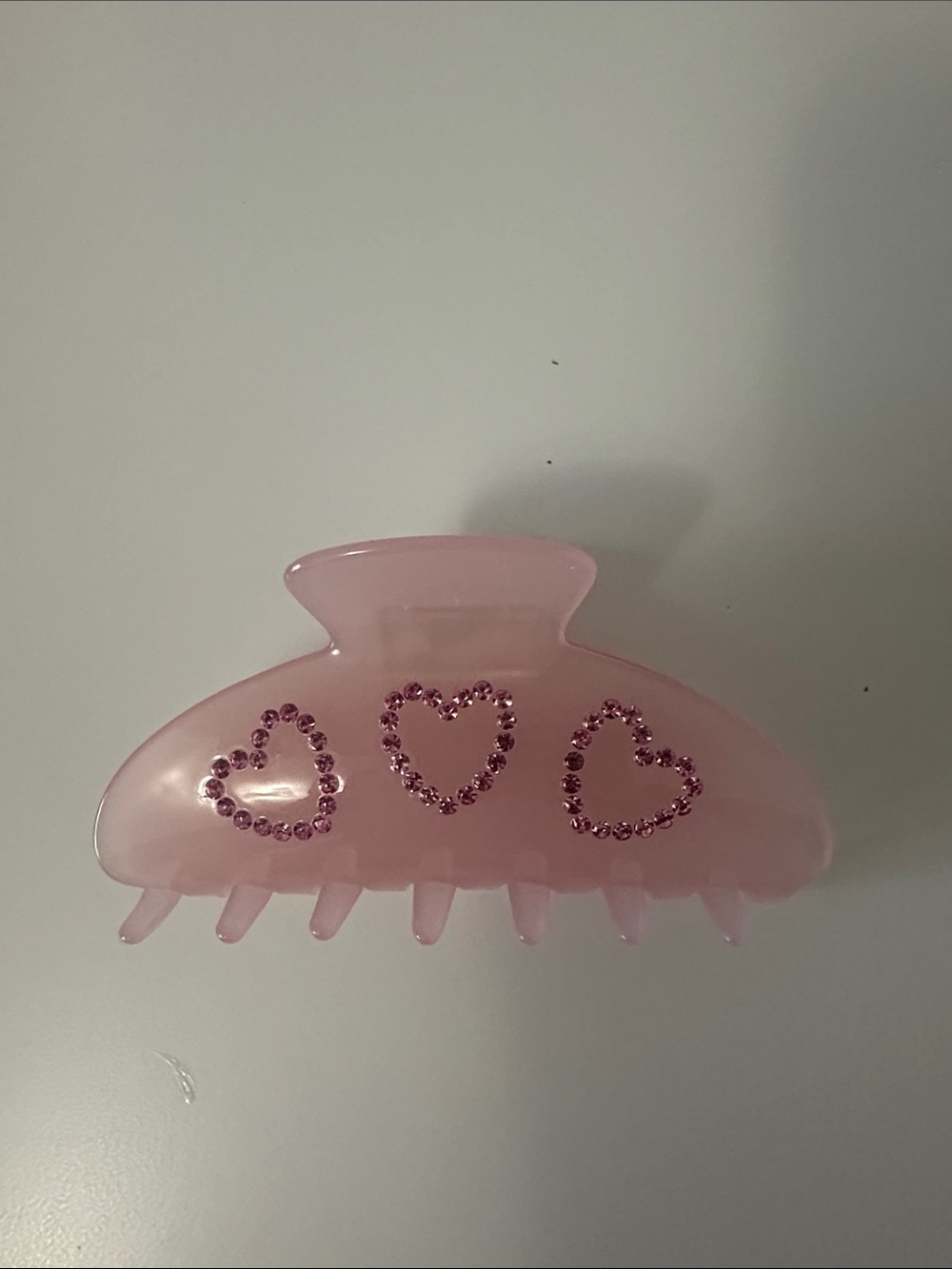 Claw clip with hearts bedazzled